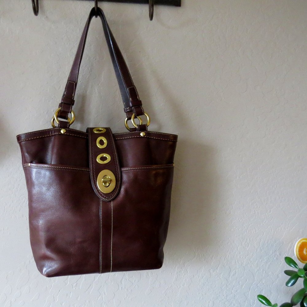 Amazing Brown Leather Coach purse Vin #: No-D0920-F13757